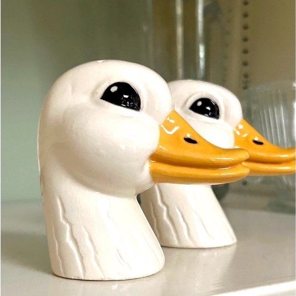 Vintage Lake Duck Salt + Pepper Shakers Ceramic Duck Table Scape EUC - Picture 1 of 9
